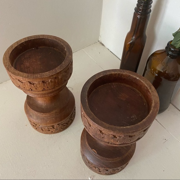 Vintage candle stick holders wood engraved floral - Picture 3 of 7